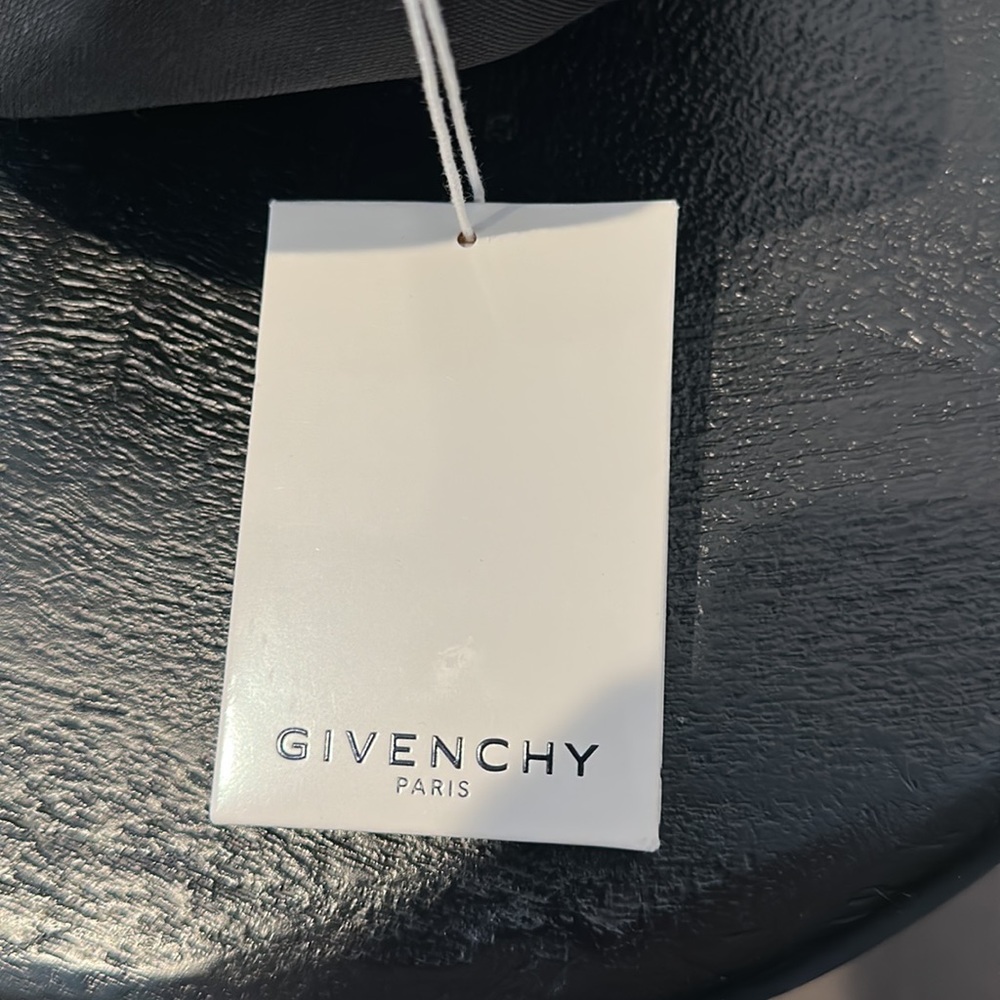 Givenchy hat - Picture 4 of 5